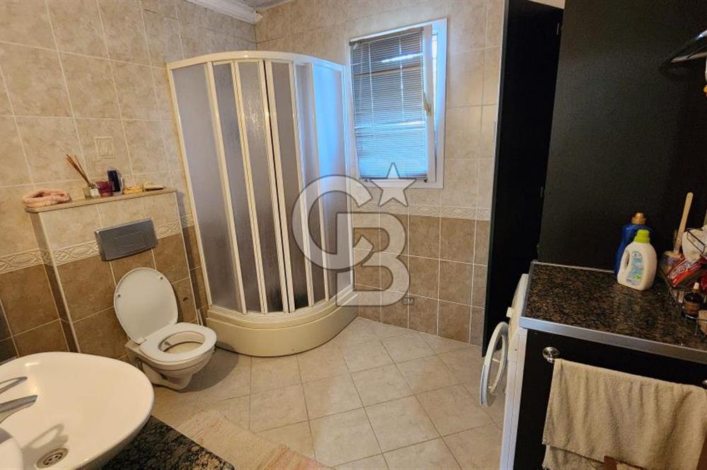 Urla Çeşmealtı'nda Havuzlu Çok Nezih Sitede Eşyalı Kiralık Villa