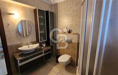 Urla Çeşmealtı'nda Havuzlu Çok Nezih Sitede Eşyalı Kiralık Villa