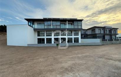 Yeni foça'da 3+1 Akıllı Ev Sistemli Dubleks Villa