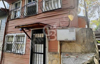 BEBEK DAYIBEY SOKAKTA 2 KATLI BAHÇELİ SATILIK MÜSTAKİL EV