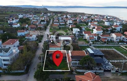 LAPSEKİ EMEK TATİL SİTESİNDE SATILIK ARSA 