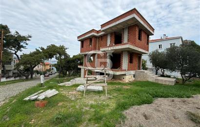 Ayvalık Çamlıkta Her Katı Deniz Manzaralı Natamam 3 Katlı Villa