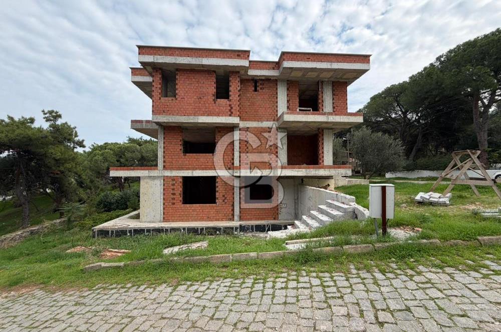 Ayvalık Çamlıkta Her Katı Deniz Manzaralı Natamam 3 Katlı Villa