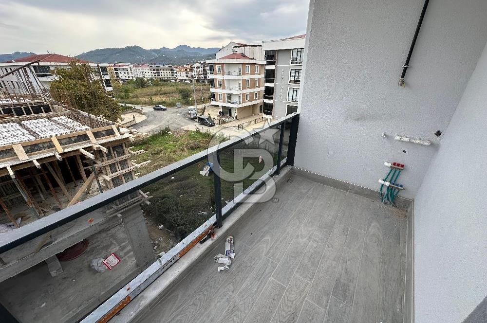 Cumhuriyet Mahallesi’nde Satılık 3. Kat Daire – Asansörlü, Geniş Balkonlu, Denize Yakın