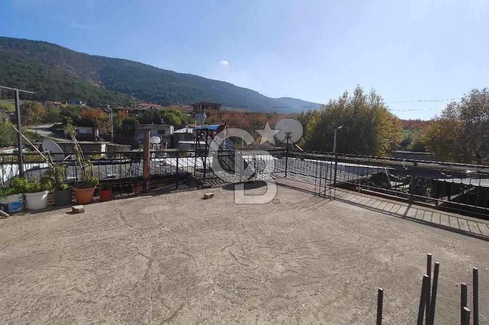 KEMALPAŞA KAMBERLER KÖY MERKEZİNDE 2 KATLI SATILIK EV