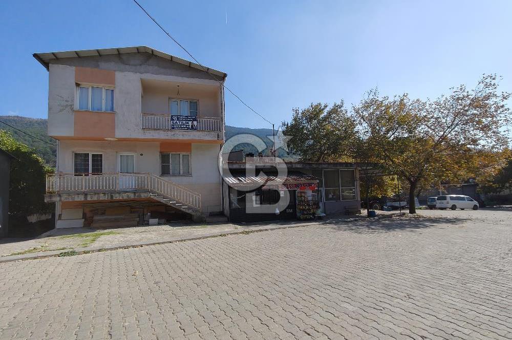KEMALPAŞA KAMBERLER KÖY MERKEZİNDE 2 KATLI SATILIK EV