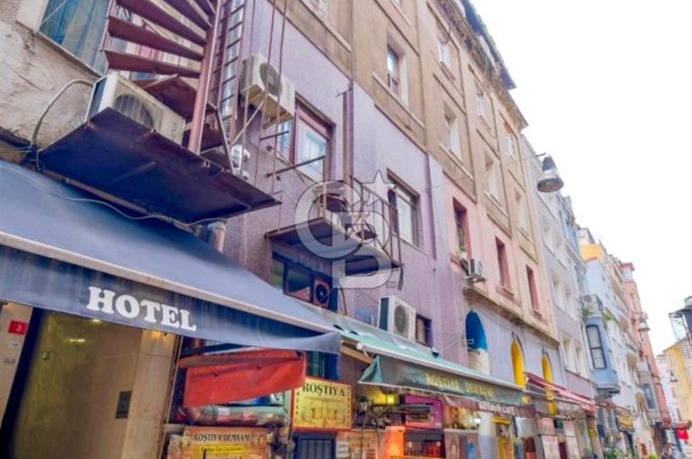 TAKSİM MEYDANA YÜRÜME MESAFESİNDE GENİŞ CEPHELİ KOMPLE BİNA