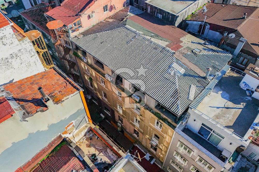 TAKSİM MEYDANA YÜRÜME MESAFESİNDE GENİŞ CEPHELİ KOMPLE BİNA