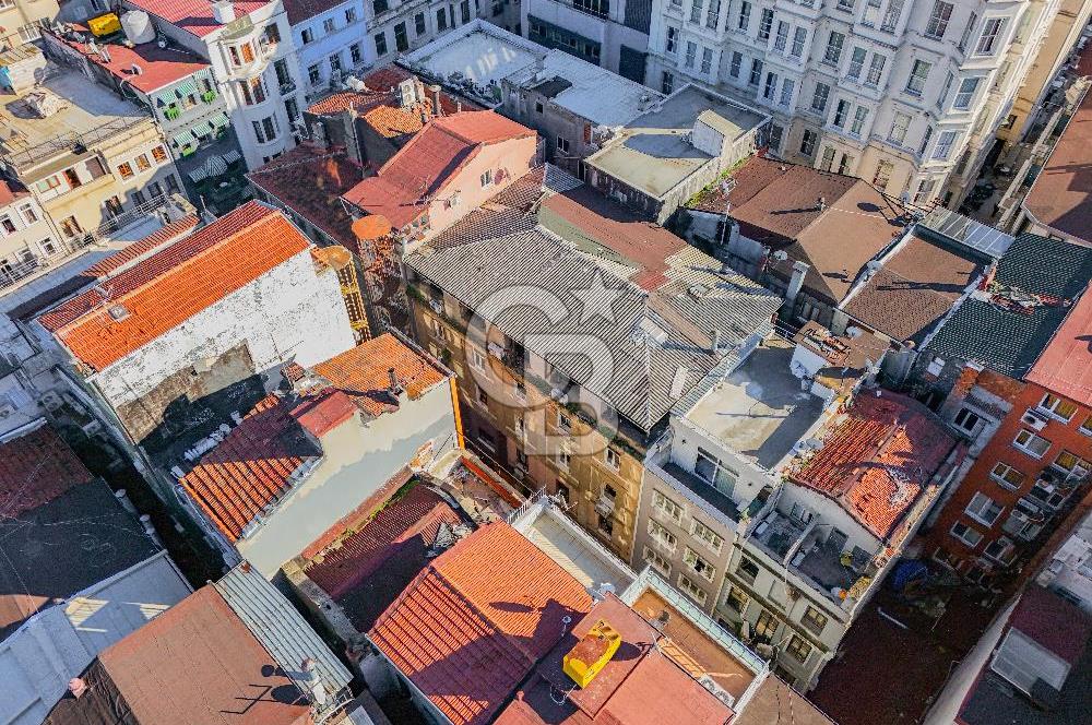 TAKSİM MEYDANA YÜRÜME MESAFESİNDE GENİŞ CEPHELİ KOMPLE BİNA