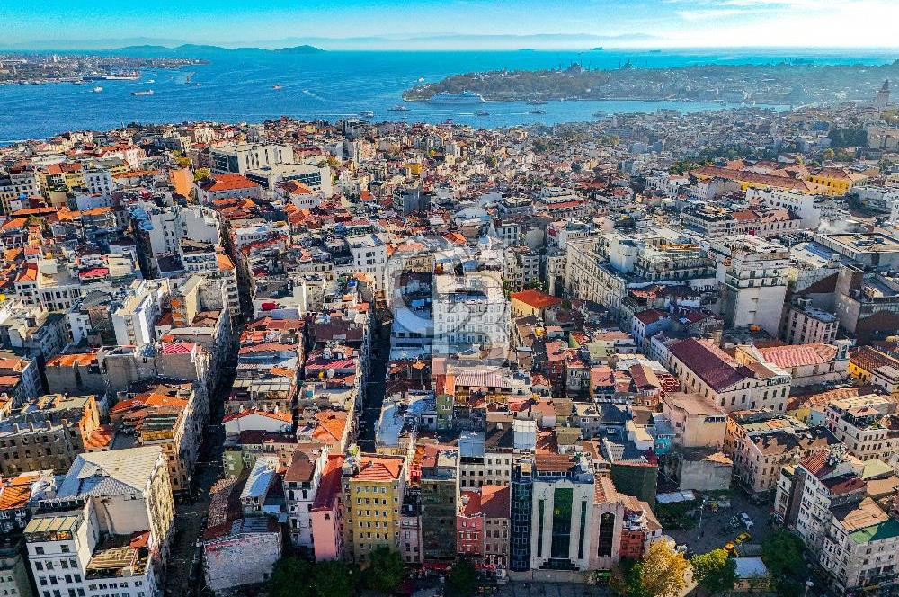 TAKSİM MEYDANA YÜRÜME MESAFESİNDE GENİŞ CEPHELİ KOMPLE BİNA