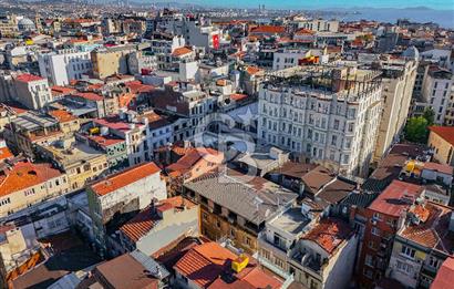 TAKSİM MEYDANA YÜRÜME MESAFESİNDE GENİŞ CEPHELİ KOMPLE BİNA