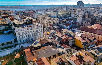 TAKSİM MEYDANA YÜRÜME MESAFESİNDE GENİŞ CEPHELİ KOMPLE BİNA