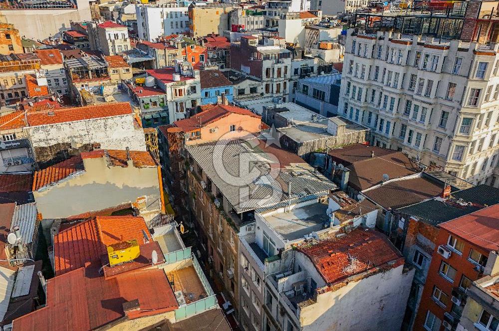 TAKSİM MEYDANA YÜRÜME MESAFESİNDE GENİŞ CEPHELİ KOMPLE BİNA