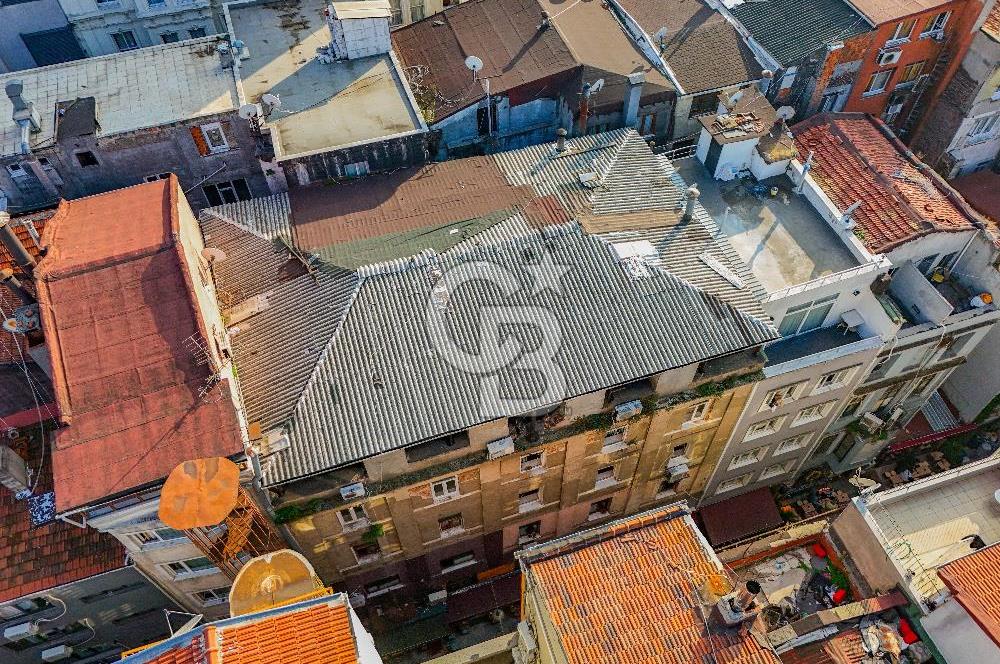 TAKSİM MEYDANA YÜRÜME MESAFESİNDE GENİŞ CEPHELİ KOMPLE BİNA