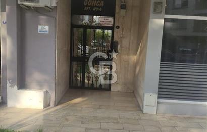 Karşıyaka 'da Deniz Manzaralı Yenilenmiş Geniş Kiralık 4+1 Daire