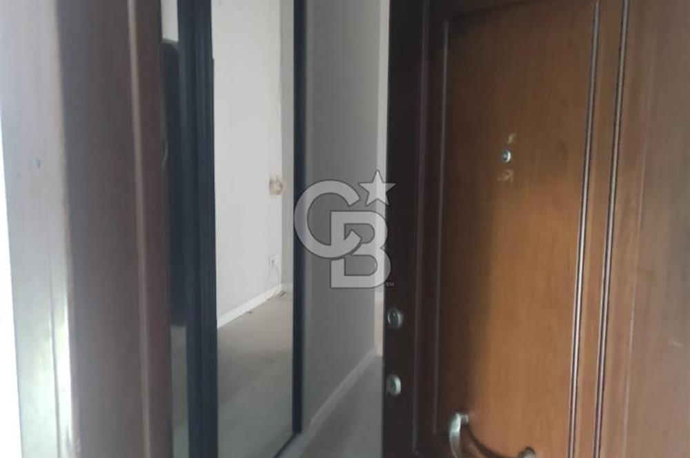 Karşıyaka 'da Deniz Manzaralı Yenilenmiş Geniş Kiralık 4+1 Daire