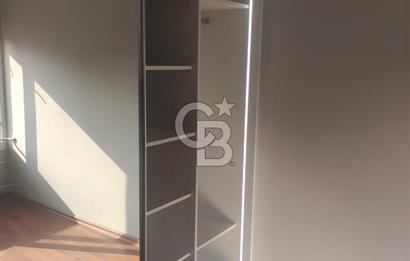 Karşıyaka 'da Deniz Manzaralı Yenilenmiş Geniş Kiralık 4+1 Daire