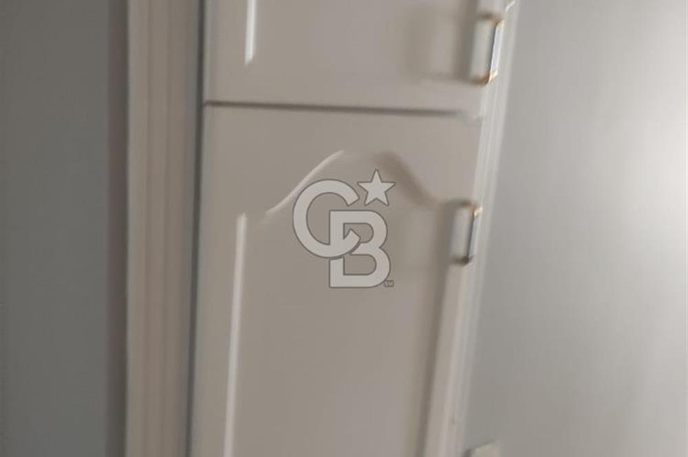 Karşıyaka 'da Deniz Manzaralı Yenilenmiş Geniş Kiralık 4+1 Daire