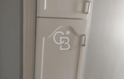 Karşıyaka 'da Deniz Manzaralı Yenilenmiş Geniş Kiralık 4+1 Daire