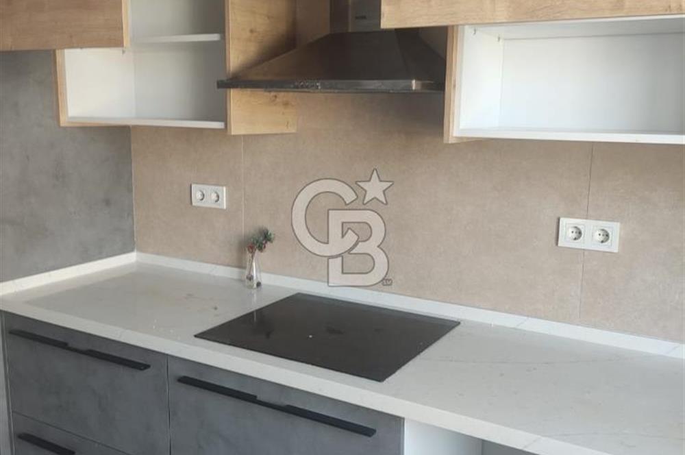 Karşıyaka 'da Deniz Manzaralı Yenilenmiş Geniş Kiralık 4+1 Daire