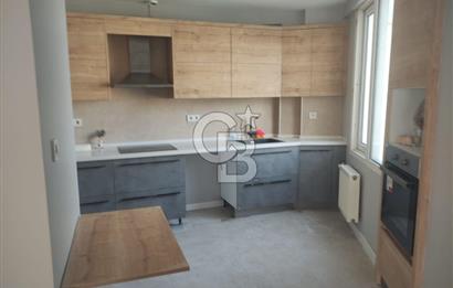 Karşıyaka 'da Deniz Manzaralı Yenilenmiş Geniş Kiralık 4+1 Daire