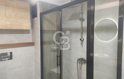 Karşıyaka 'da Deniz Manzaralı Yenilenmiş Geniş Kiralık 4+1 Daire