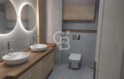 Karşıyaka 'da Deniz Manzaralı Yenilenmiş Geniş Kiralık 4+1 Daire