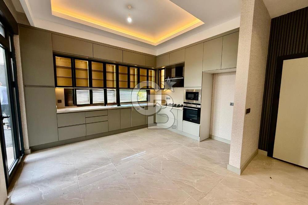 [CB SE7EN]SİTE İÇİNDE MÜSTAKİL HAVUZLU BAHÇELİ 6+2 TRİPLEX VİLLA