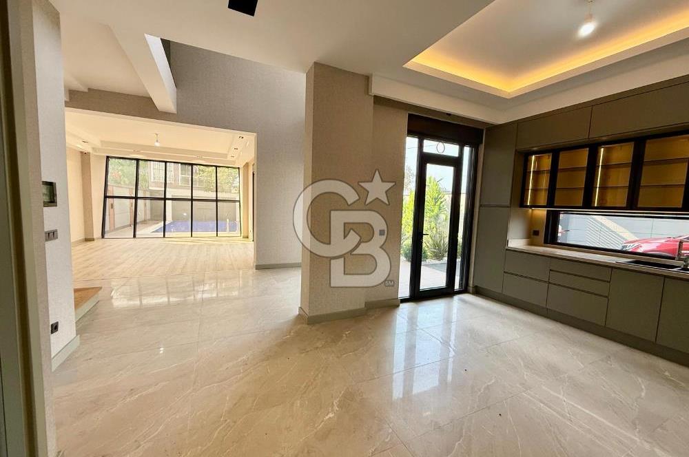 [CB SE7EN]SİTE İÇİNDE MÜSTAKİL HAVUZLU BAHÇELİ 6+2 TRİPLEX VİLLA