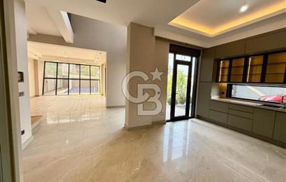 [CB SE7EN]SİTE İÇİNDE MÜSTAKİL HAVUZLU BAHÇELİ 6+2 TRİPLEX VİLLA