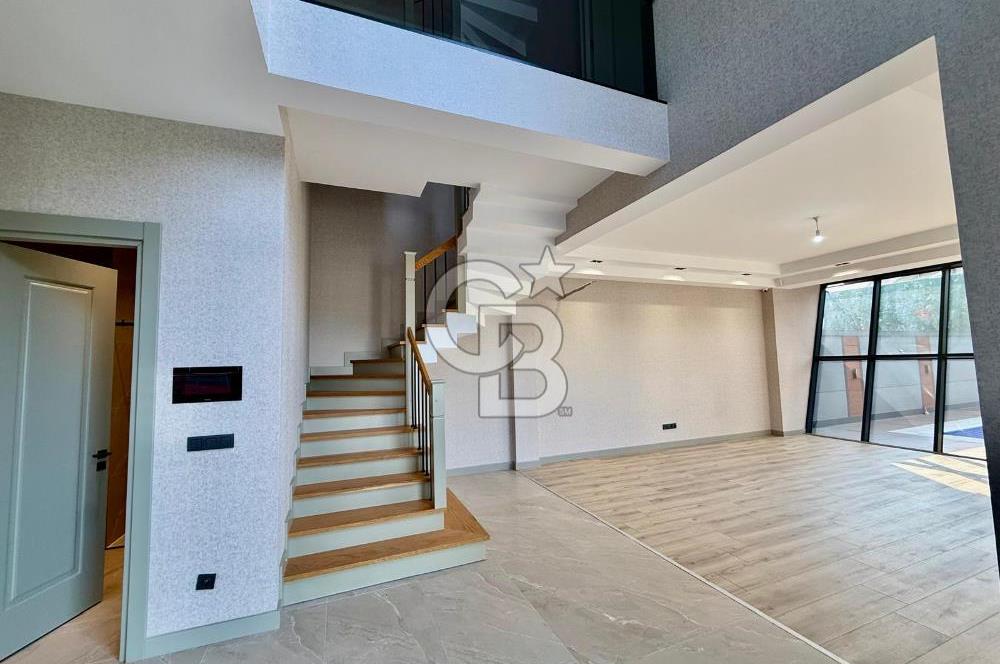 [CB SE7EN]SİTE İÇİNDE MÜSTAKİL HAVUZLU BAHÇELİ 6+2 TRİPLEX VİLLA