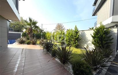 [CB SE7EN]SİTE İÇİNDE MÜSTAKİL HAVUZLU BAHÇELİ 6+2 TRİPLEX VİLLA