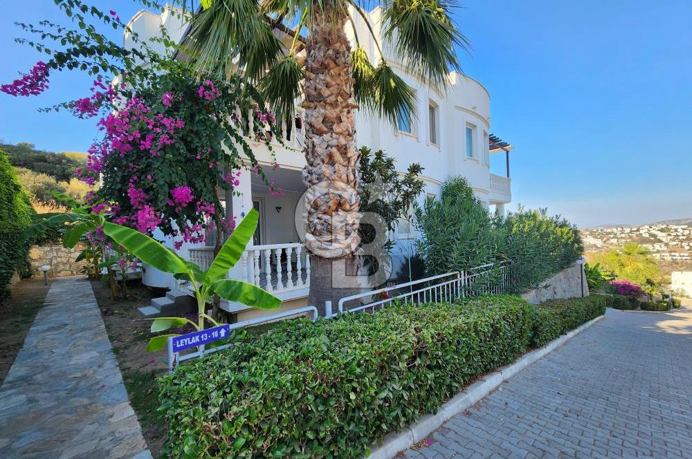 YALIKAVAK GERİŞ SOSYAL TESİSLİ SİTEDE DENİZ MANZARALI DAİRE