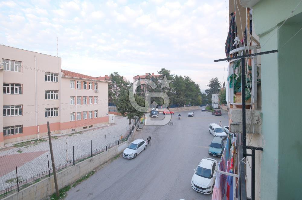 MENEMEN STADYUM CADDESİNDE SATILIK 3+1 ARA KAT DAİRE