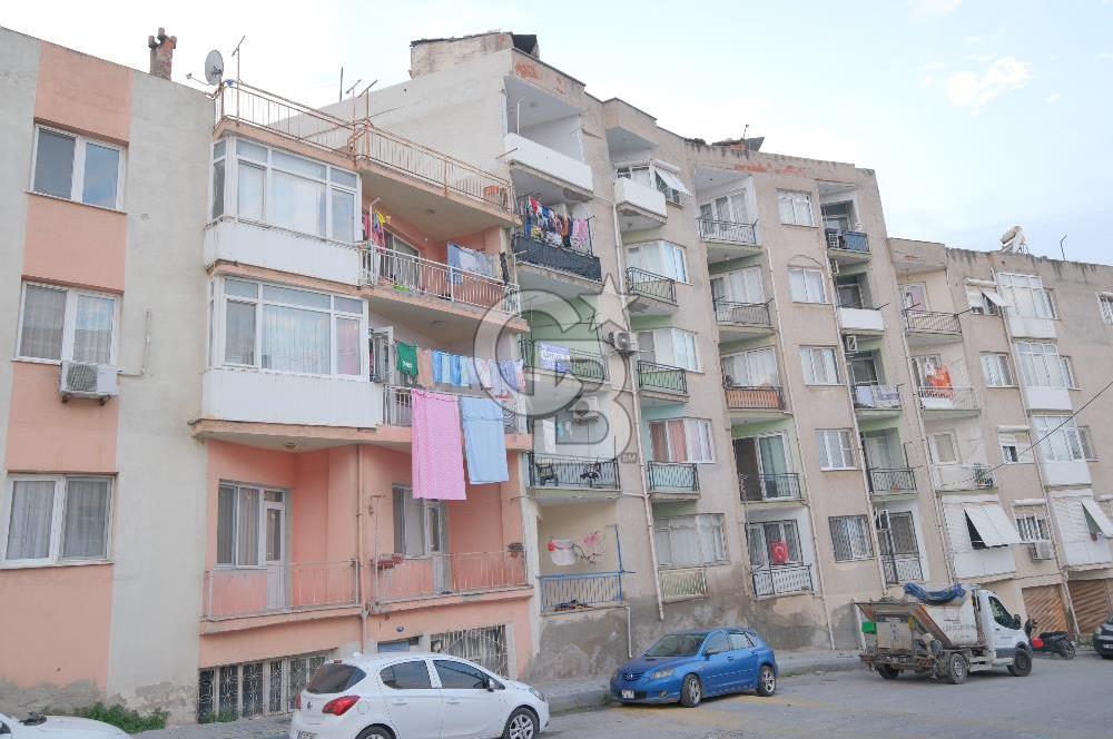 MENEMEN STADYUM CADDESİNDE SATILIK 3+1 ARA KAT DAİRE