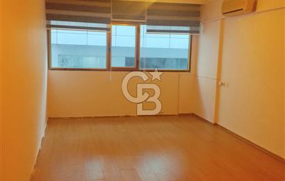 Karşıyaka Çarsı'da Kiralık Ofis
