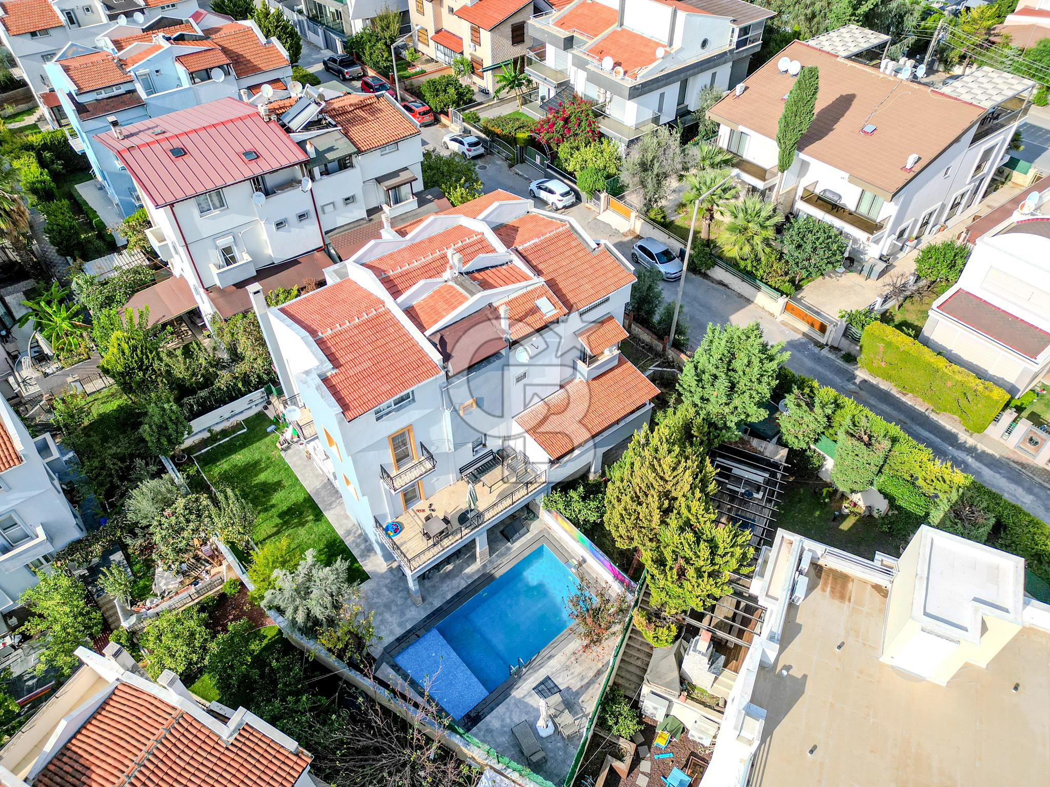 İzmir Güzelbahçe Kahramandere,Satılık Müstakil Havuzlu Villa