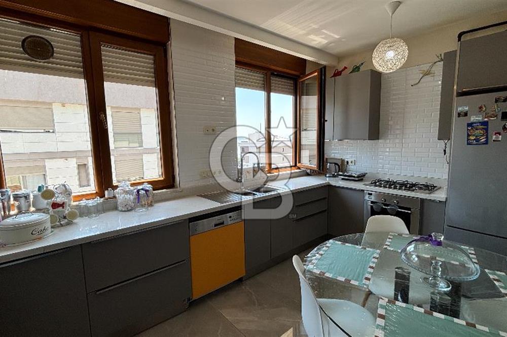 CADDEBOSTAN'DA KATTA TEK DENİZ MANZARALI 200 M2 4+1 DUBLEKS DAİRE