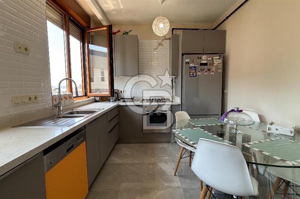 CADDEBOSTAN'DA KATTA TEK DENİZ MANZARALI 200 M2 4+1 DUBLEKS DAİRE