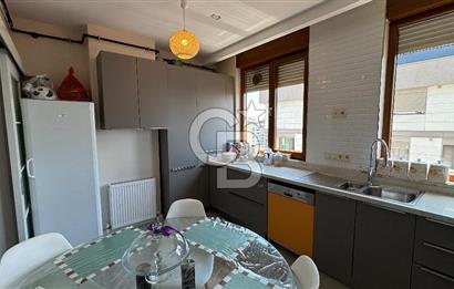 CADDEBOSTAN'DA KATTA TEK DENİZ MANZARALI 200 M2 4+1 DUBLEKS DAİRE