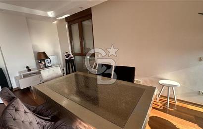 CADDEBOSTAN'DA KATTA TEK DENİZ MANZARALI 200 M2 4+1 DUBLEKS DAİRE