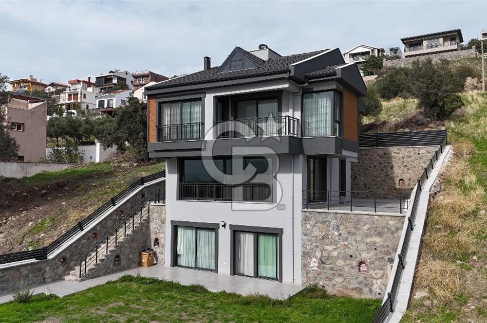 Dikili Çandarlı'da Müstakil Tripleks 4+2 Villa