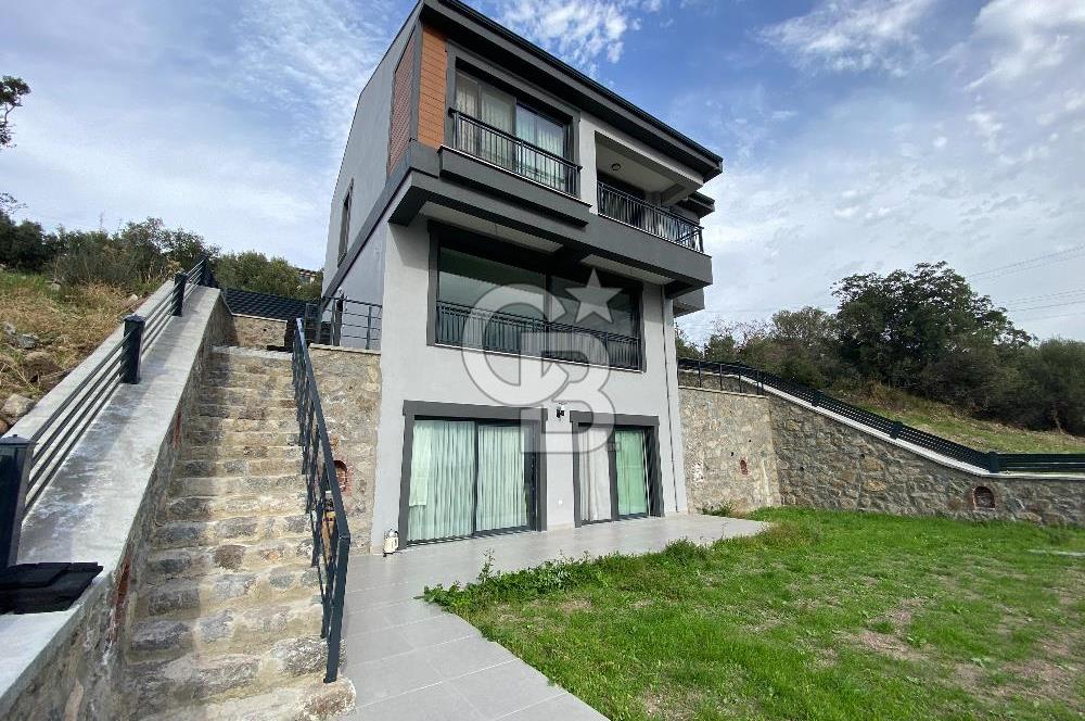 Dikili Çandarlı'da Müstakil Tripleks 4+2 Villa