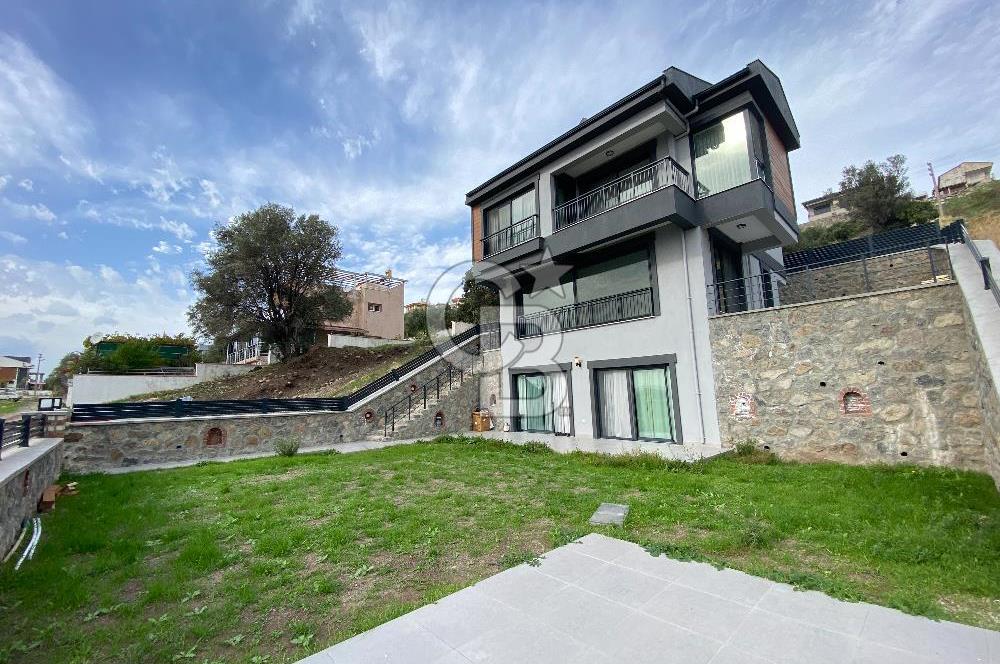 Dikili Çandarlı'da Müstakil Tripleks 4+2 Villa