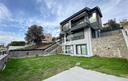 Dikili Çandarlı'da Müstakil Tripleks 4+2 Villa