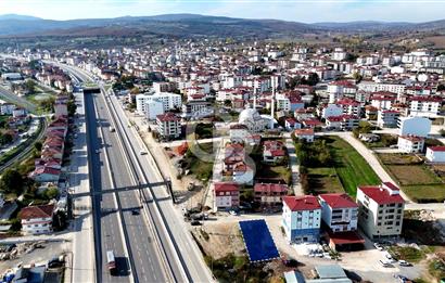 Ankara Karayoluna Cephe 400 m2 Kavak Merkezde 5 Kat İmarlı Arsa