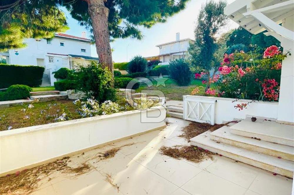 Çeşme Aya Yorgi Koyu Full Deniz Manzaralı Satılık Villa