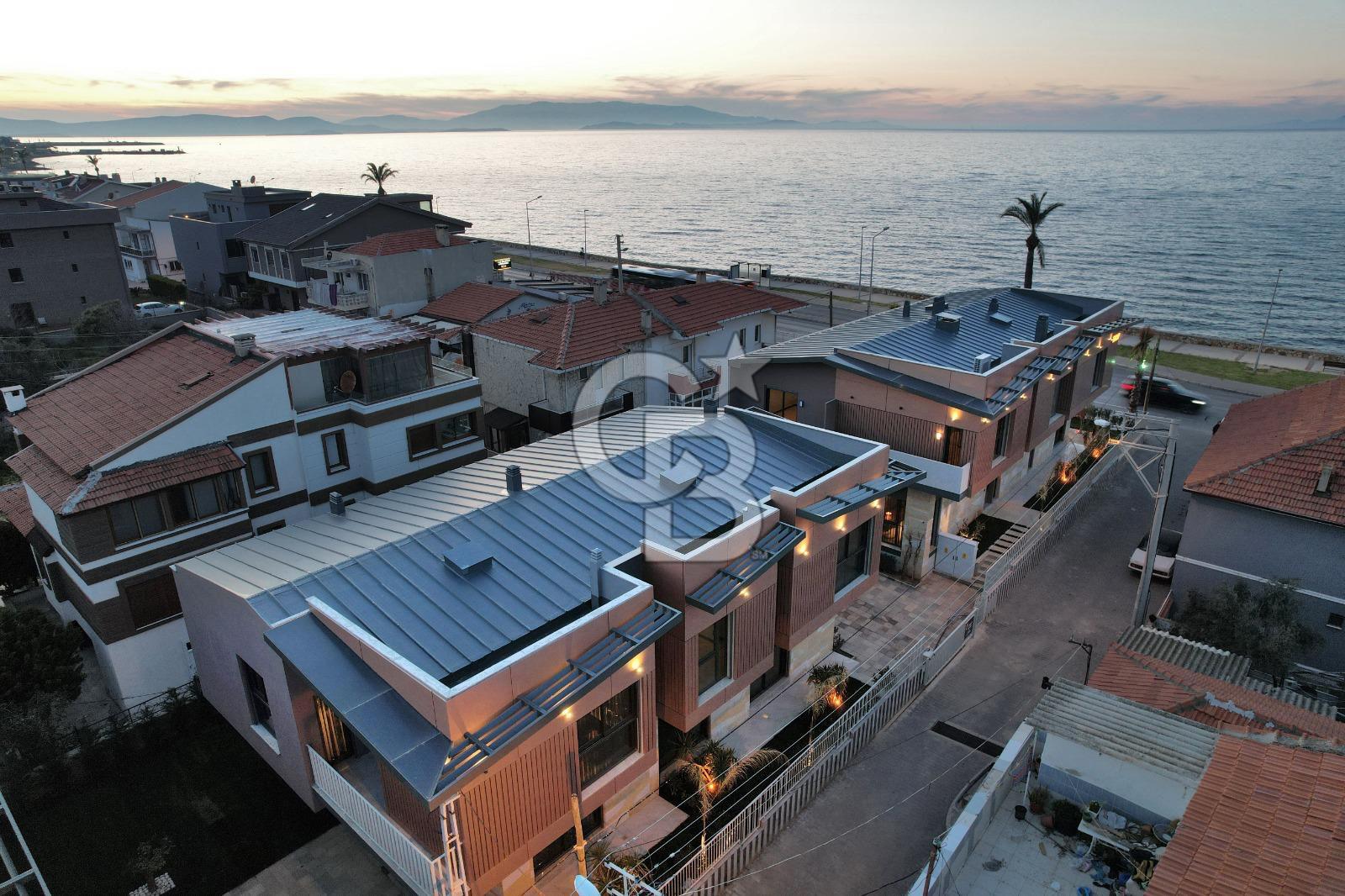 Güzelbahçe Maltepe'de Deniz'e Sıfır Yılın Fırsatı Villa