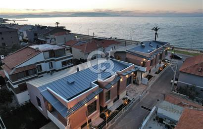 Güzelbahçe Maltepe'de Deniz'e Sıfır Yılın Fırsatı Villa