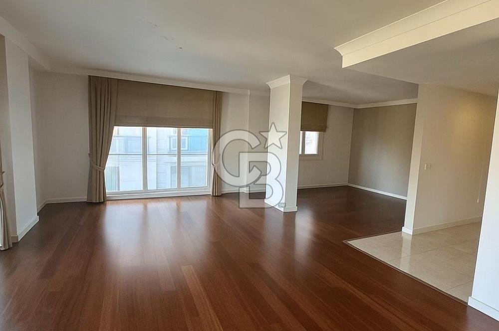 Fenerbahçe Bağdat Caddesi’ne Yakın – Teraslı 223 m² Satılık Çatı Dubleksi